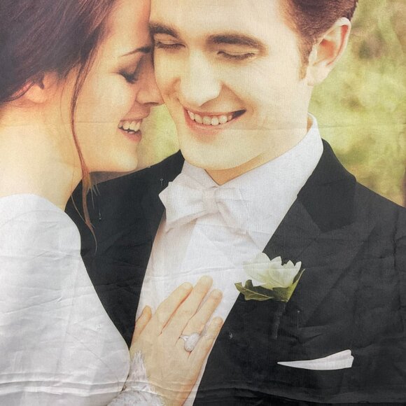 Twilight Breaking Dawn Part 1 Fabric Poster – Edward & Bella Wedding Scene - Picture 5 of 6